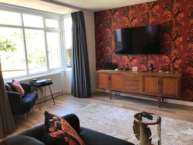 Ultimate Glam, Vintage Central Pad. Cool 70S Bar. Борнмут Экстерьер фото